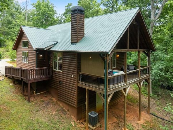 265 Maple Ridge Drive , Cleveland, GA 30528