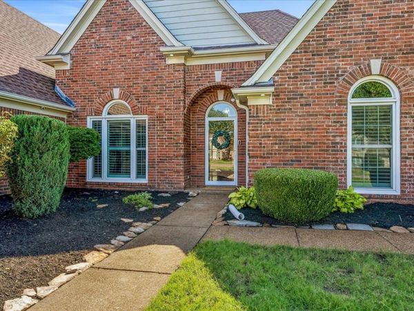 1386 STABLE RUN DR, Cordova, TN 38016