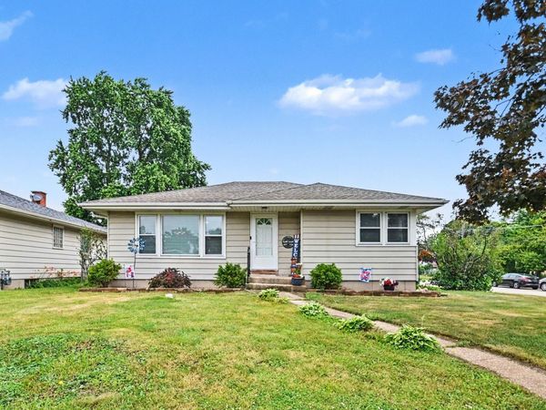901 Brookwood Street , Bensenville, IL 60106