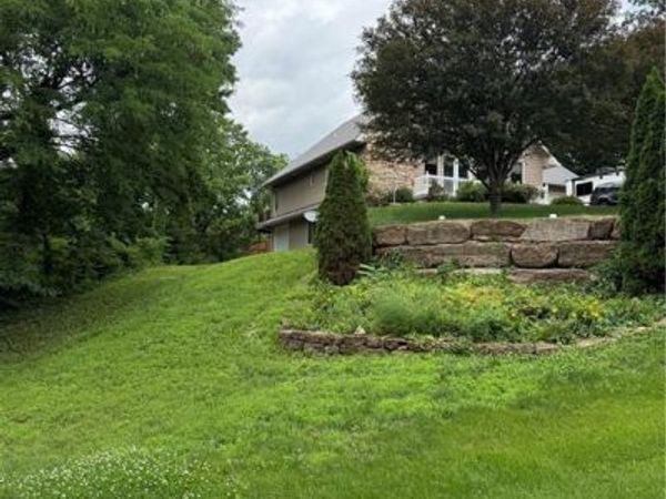 22700 E Blue Mills Road, Independence, MO 64058