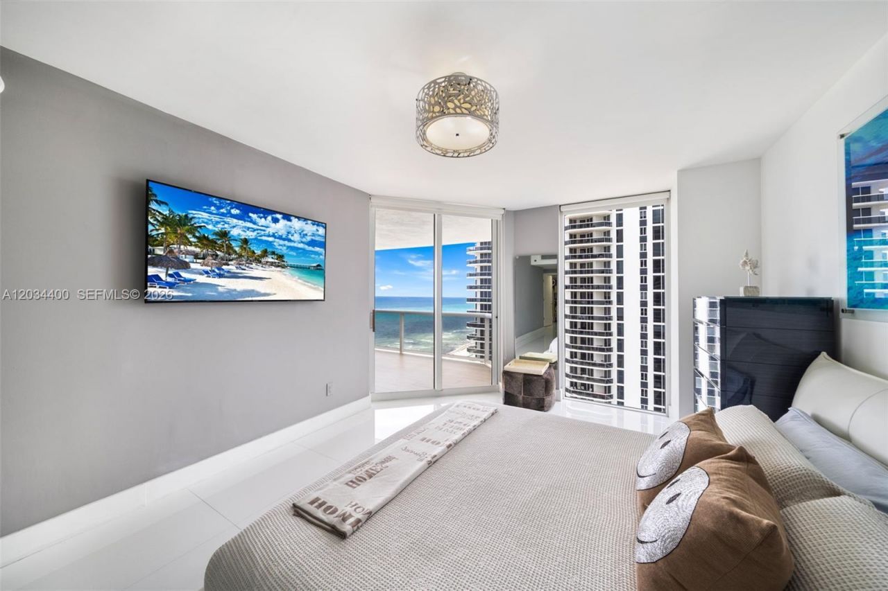 4779 Collins Ave, Unit 2604, Miami Beach, FL 33140 Photo