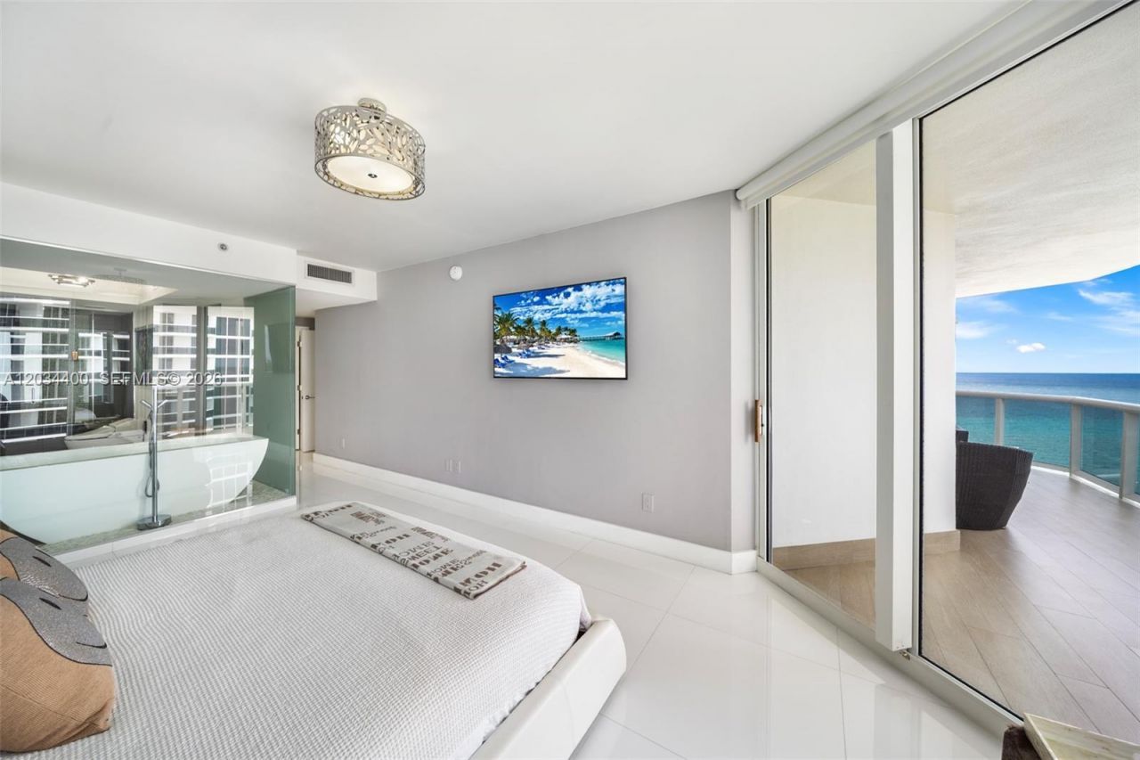 4779 Collins Ave, Unit 2604, Miami Beach, FL 33140 Photo