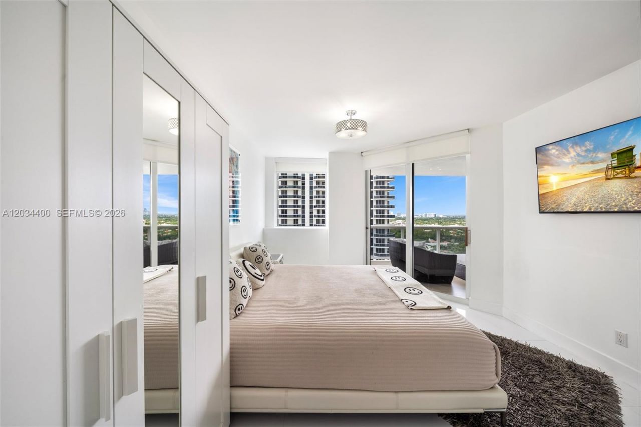 4779 Collins Ave, Unit 2604, Miami Beach, FL 33140 Photo