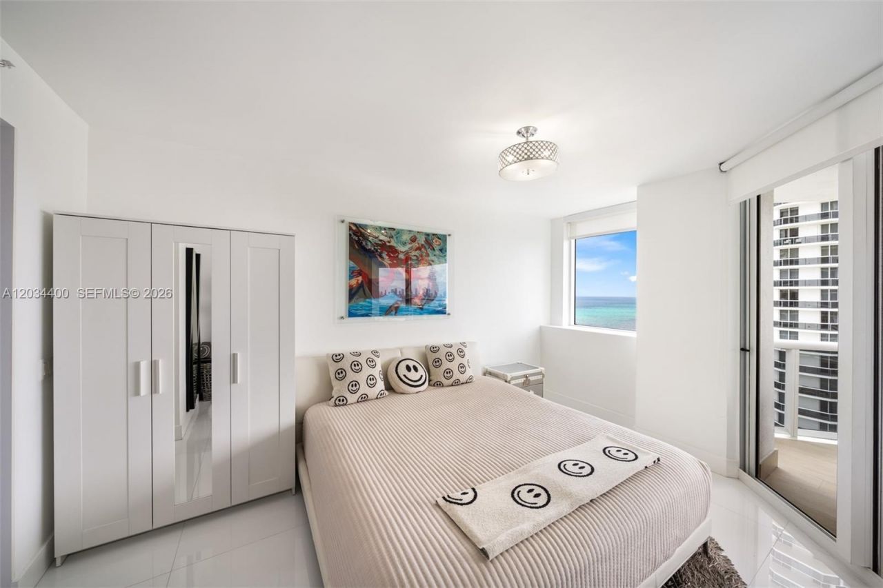 4779 Collins Ave, Unit 2604, Miami Beach, FL 33140 Photo
