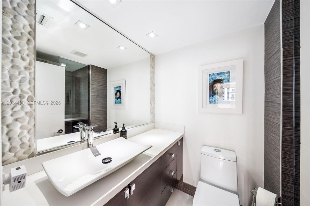 4779 Collins Ave, Unit 2604, Miami Beach, FL 33140 Photo