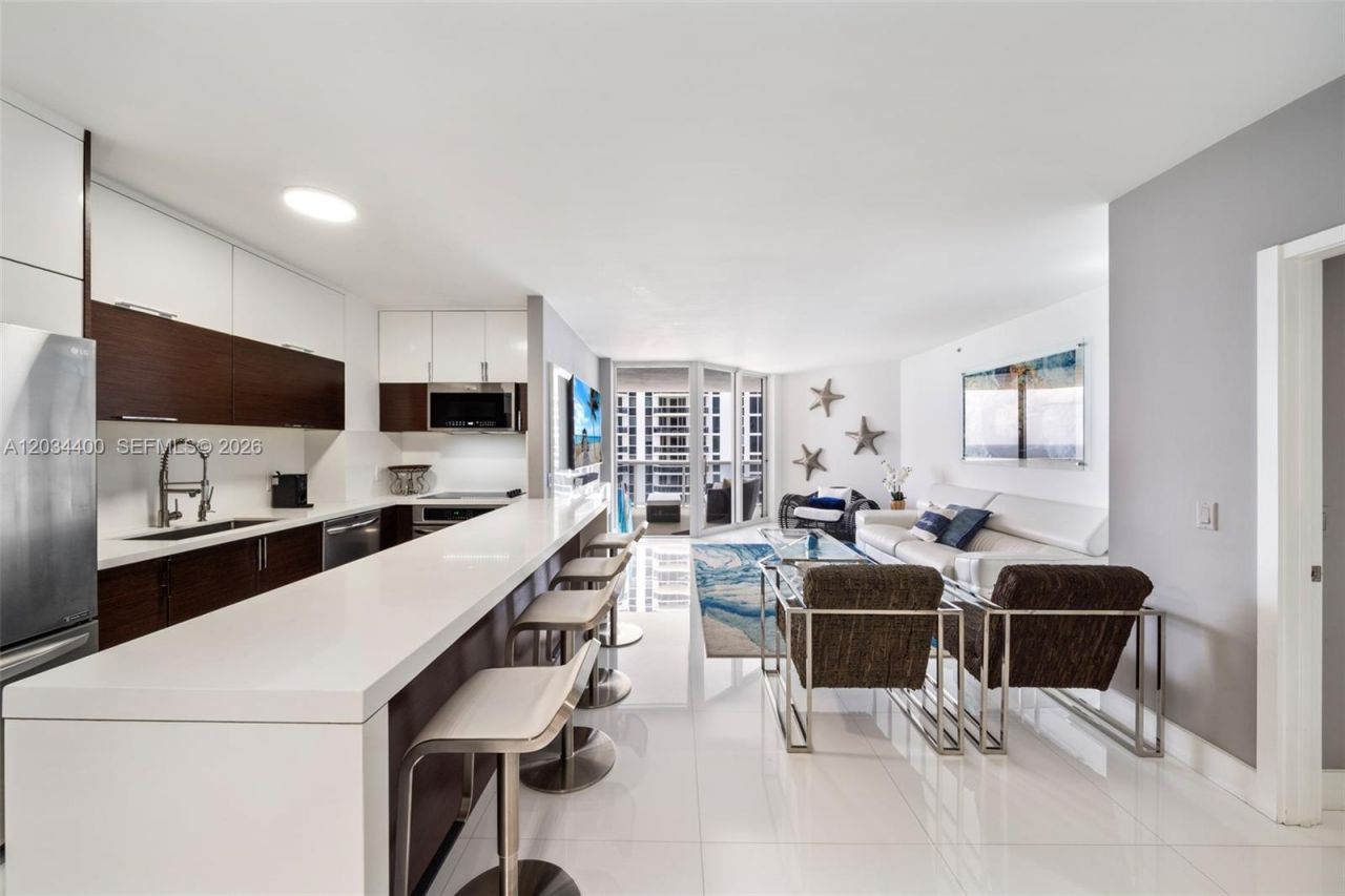 4779 Collins Ave, Unit 2604, Miami Beach, FL 33140 Photo