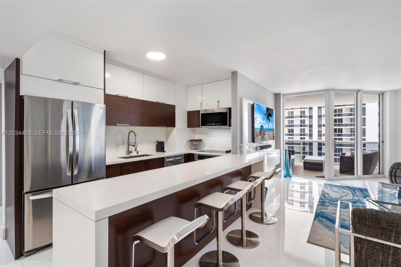 4779 Collins Ave, Unit 2604, Miami Beach, FL 33140 Photo