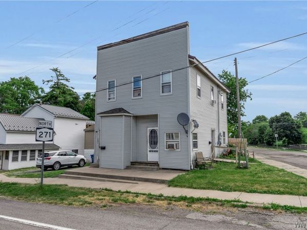 2 N Main Street , Middleport, NY 14105