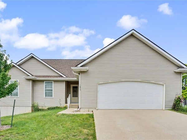 1875 Highland Road , Ely, IA 52227