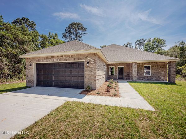 533 Oak Street, Ocean Springs, MS 39564