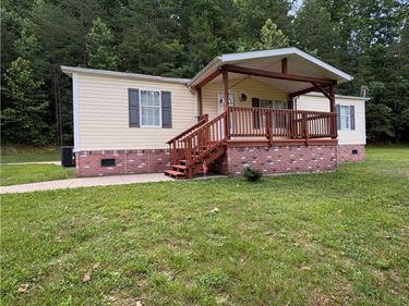 393 Sams Fork Road, Hurricane, WV 25526