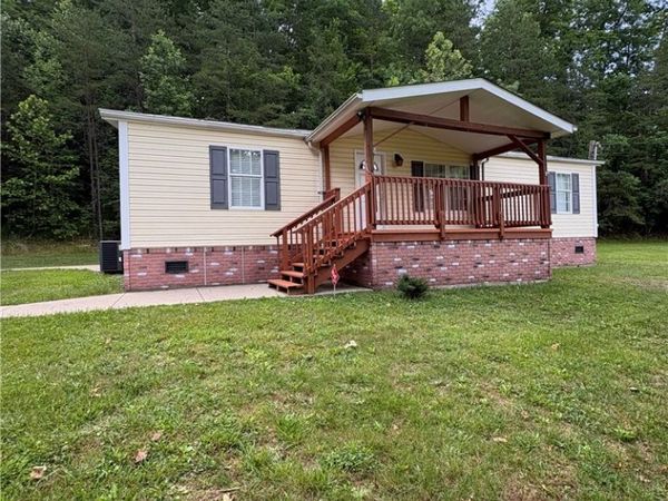 393 Sams Fork Road, Hurricane, WV 25526