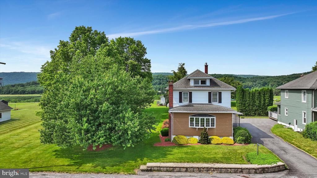 1056 E MAIN STREET, HEGINS, PA 17938