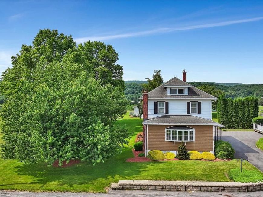 1056 E Main Street, Hegins, PA 17938 Main Photo