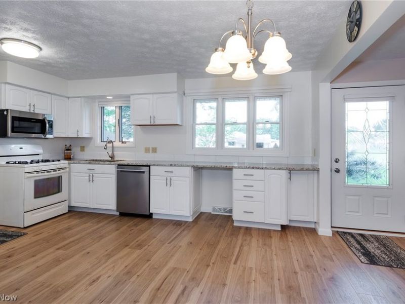 9837 Betty Lane, Elyria, OH 44035 Photo 4