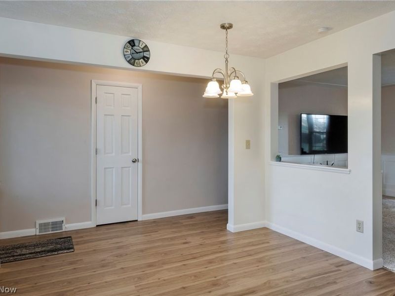 9837 Betty Lane, Elyria, OH 44035 Photo 5