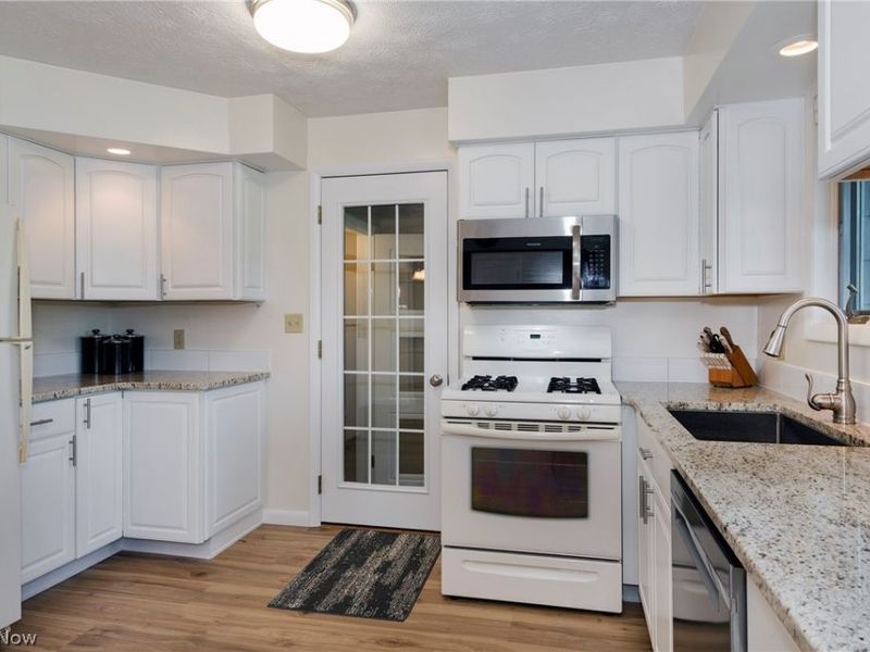 9837 Betty Lane, Elyria, OH 44035 Photo 6