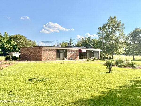 572 Yorkville Road E, Columbus, MS 39702