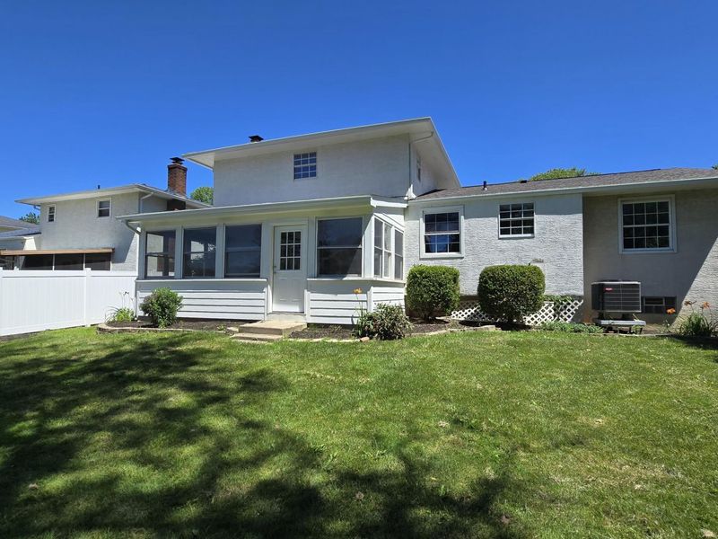 2859 Blossom Avenue, Columbus, OH 43231 Photo 3