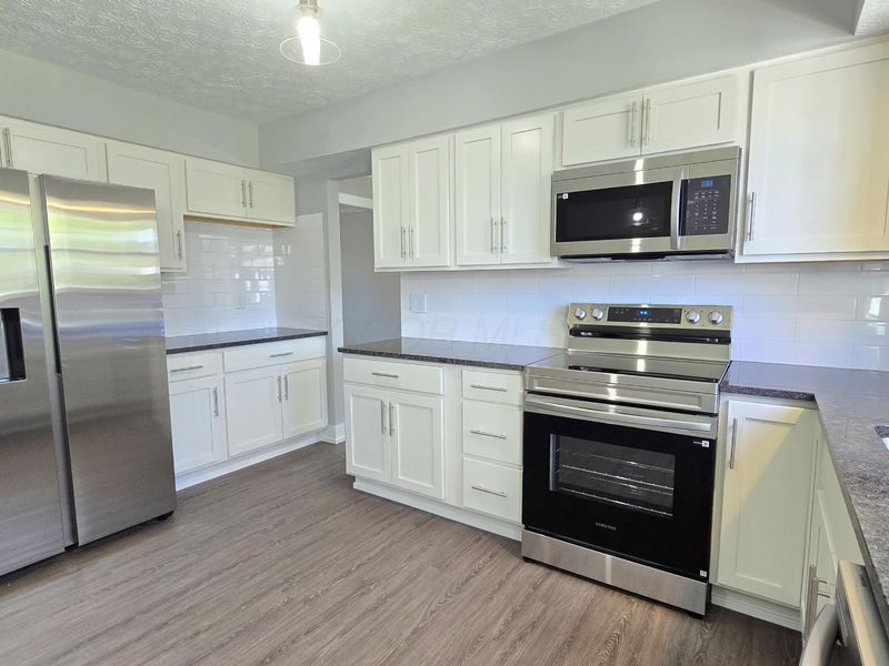 2859 Blossom Avenue, Columbus, OH 43231 Photo 4