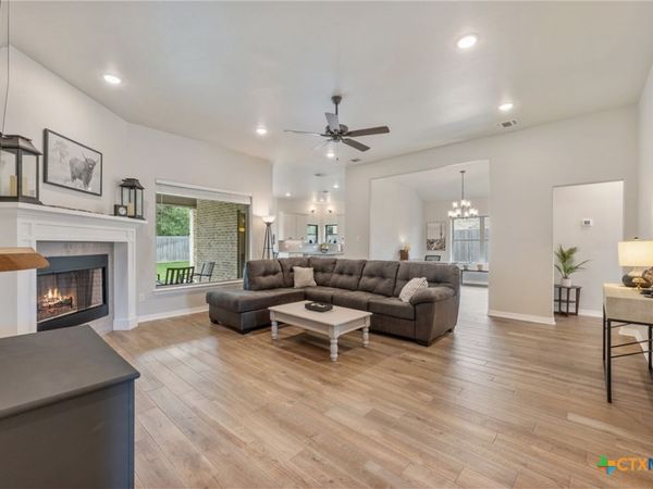 621 Holstein Drive , Belton, TX 76513