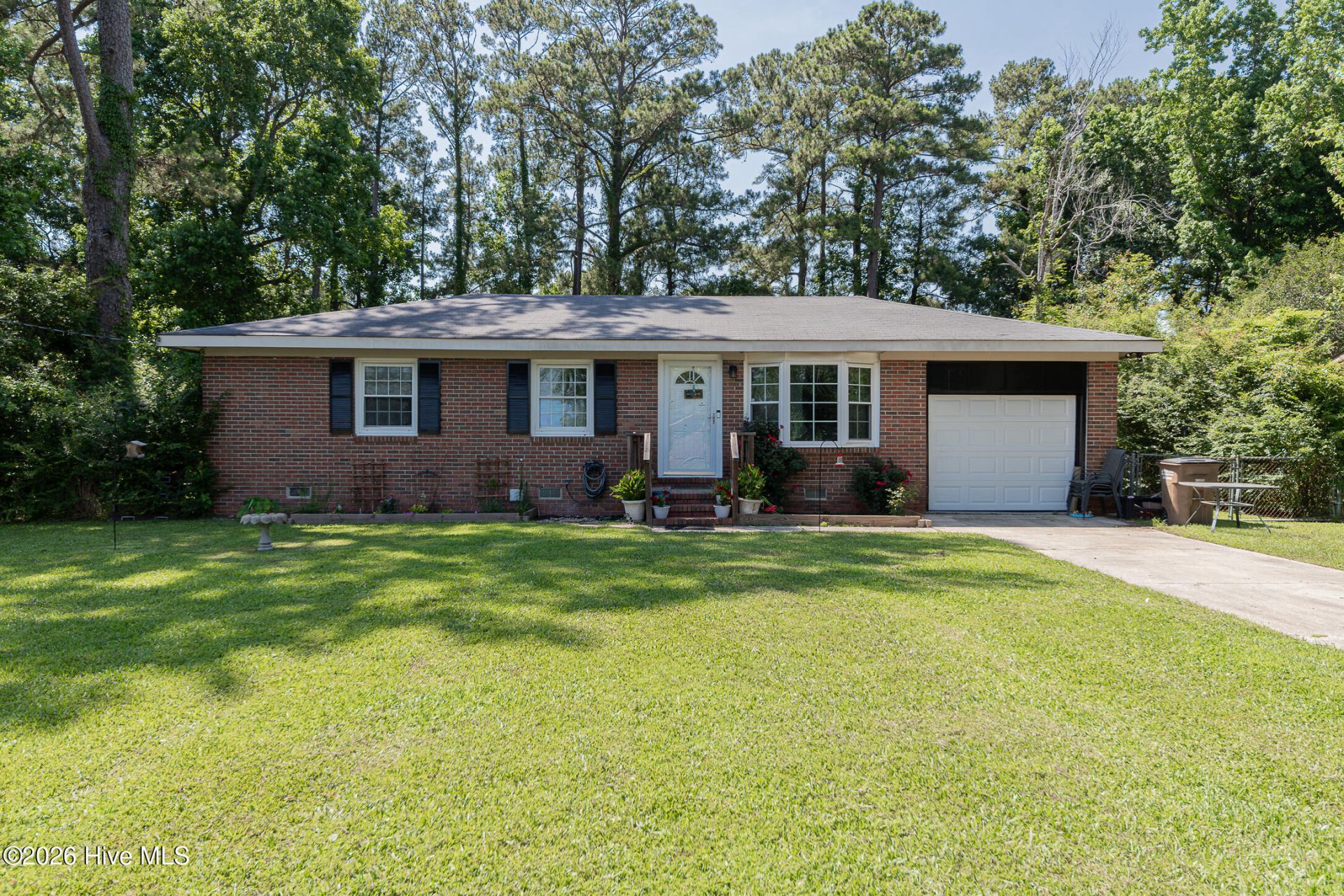 35 Victoria Road , Jacksonville, NC 28546 Main Photo