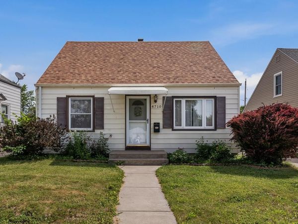 4710 W Sumac PLACE, Milwaukee, WI 53219