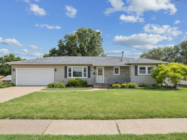 1839 W 38th Place , Davenport, IA 52806