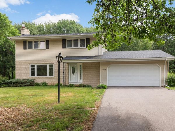 10928 London Drive , Burnsville, MN 55337