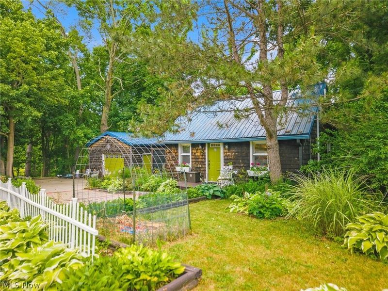 619 Portage Lakes Drive, Akron, OH 44319 Photo 2