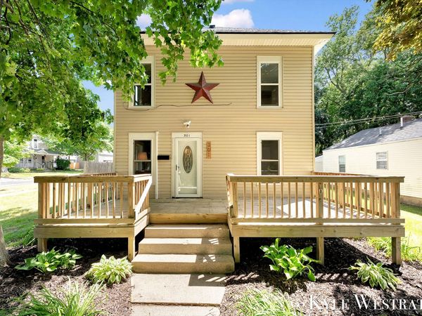 301 W Montcalm Street, Greenville, MI 48838