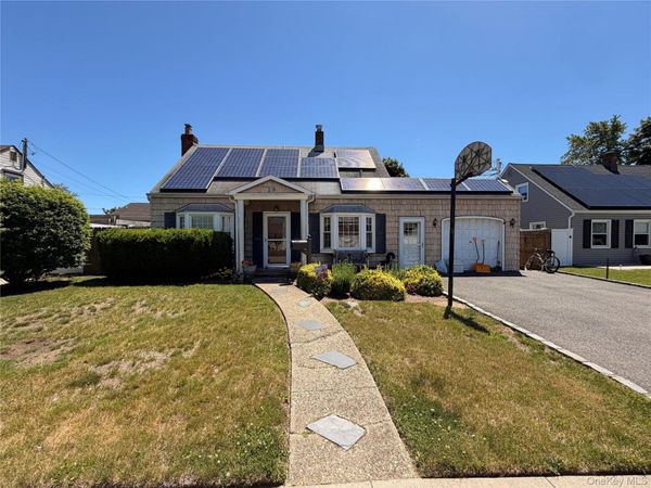 19 Surrey Lane , Levittown, NY 11756