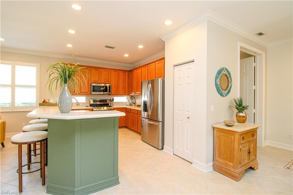 1912 Tarpon Bay Dr N, Naples, FL 34119 Photo