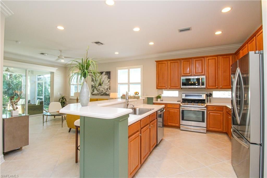 1912 Tarpon Bay Dr N, Naples, FL 34119 Photo