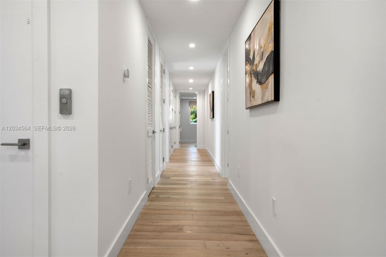 425 Harbor Dr , Key Biscayne, FL 33149 Photo