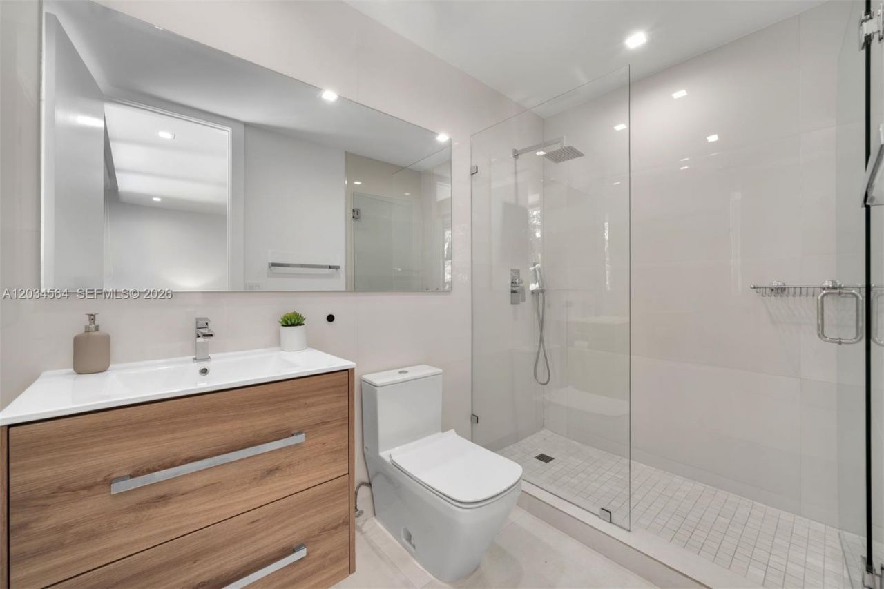 425 Harbor Dr , Key Biscayne, FL 33149 Photo