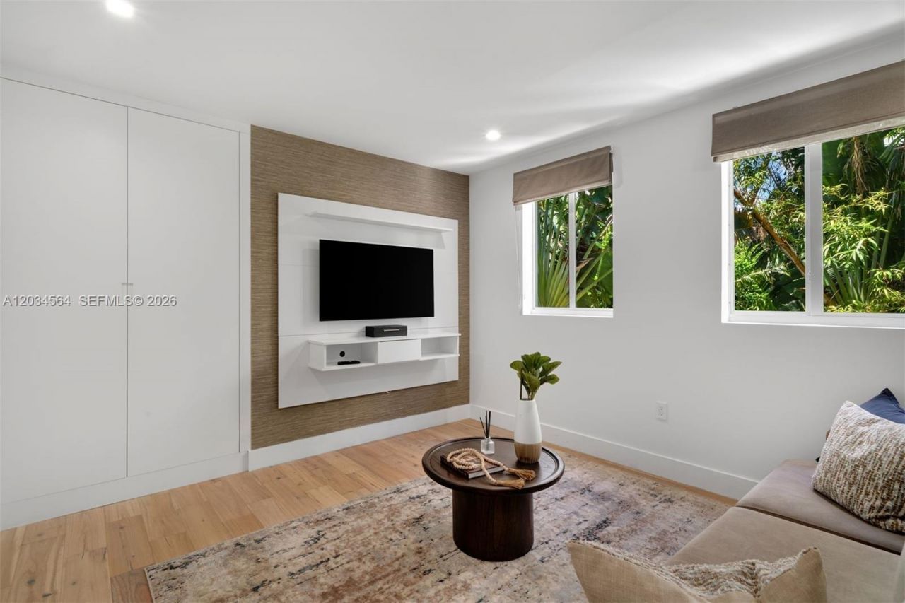 425 Harbor Dr , Key Biscayne, FL 33149 Photo