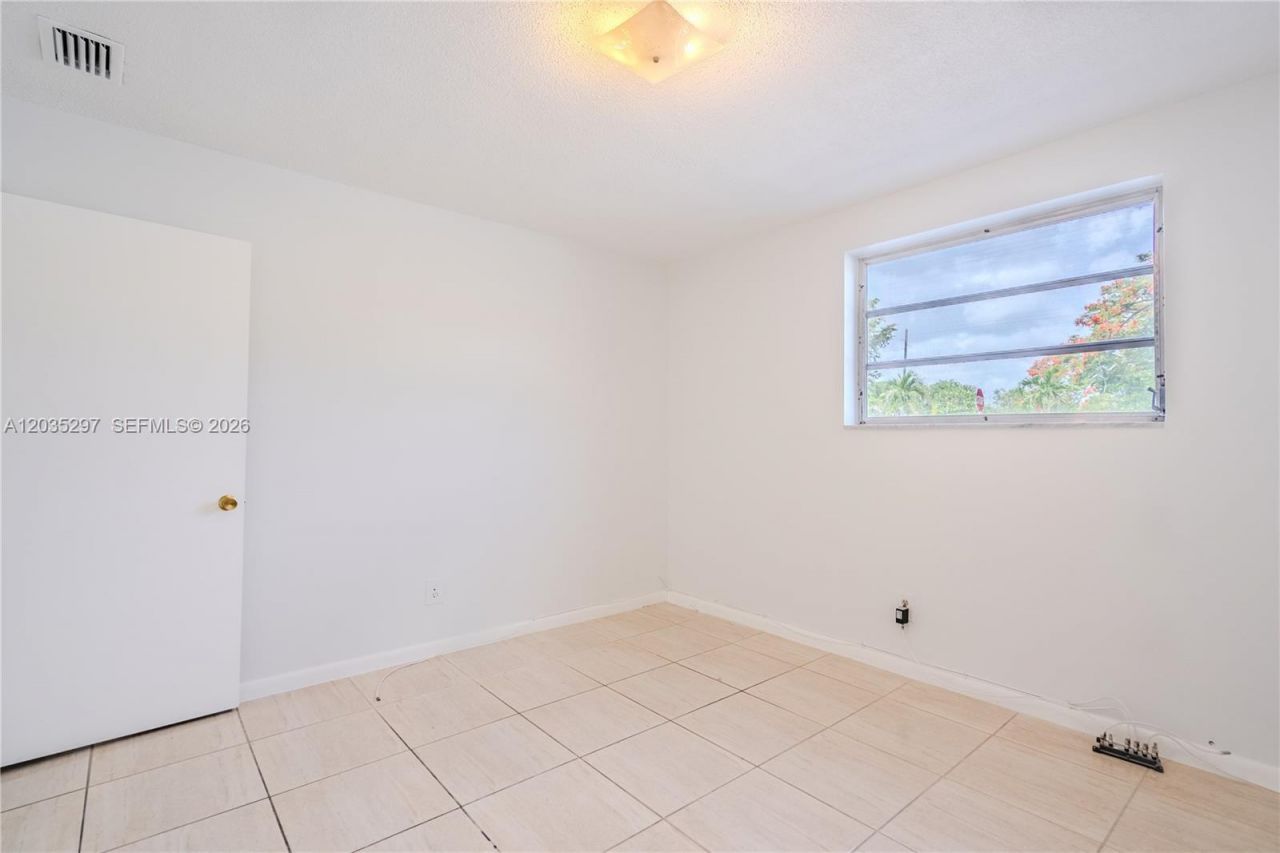421 NE 1st St , Unit 101, Hallandale Beach, FL 33009 Photo