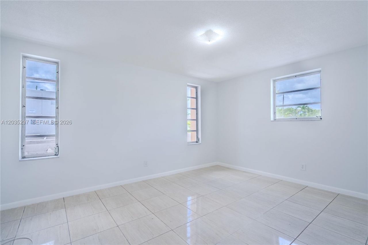 421 NE 1st St , Unit 101, Hallandale Beach, FL 33009 Photo