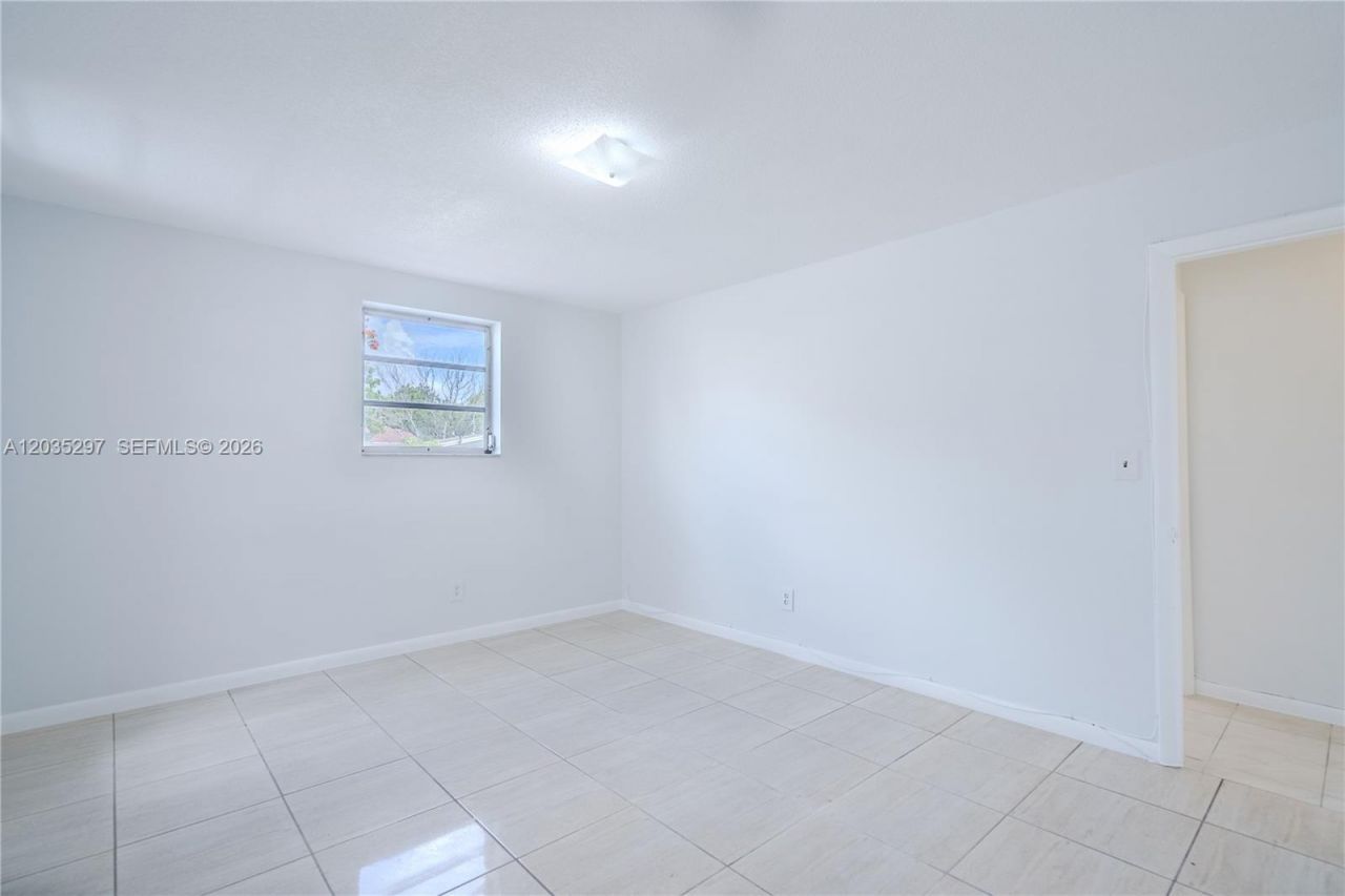 421 NE 1st St , Unit 101, Hallandale Beach, FL 33009 Photo
