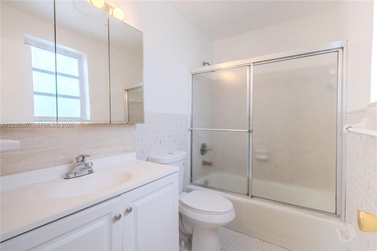 421 NE 1st St , Unit 101, Hallandale Beach, FL 33009 Photo