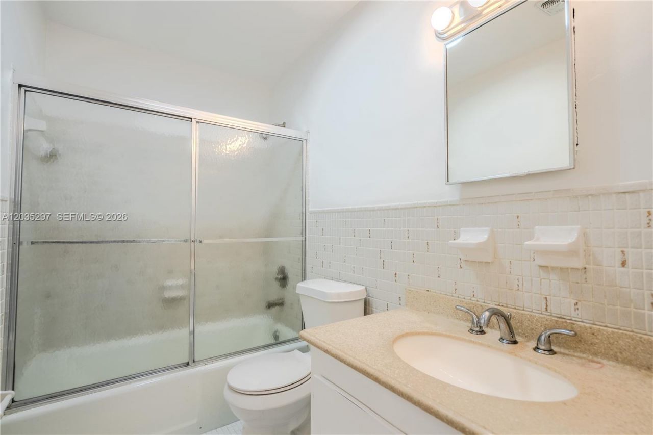 421 NE 1st St , Unit 101, Hallandale Beach, FL 33009 Photo