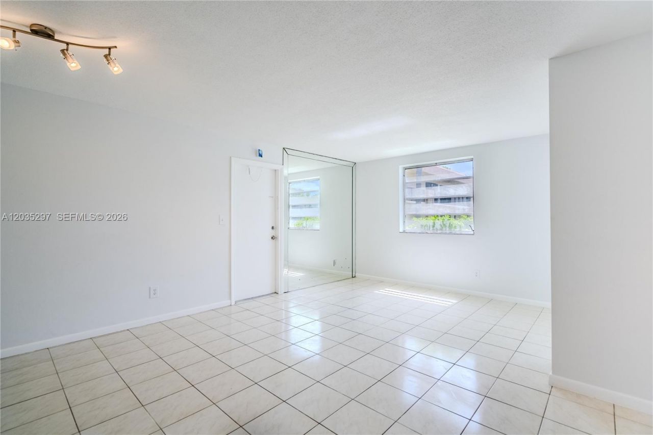 421 NE 1st St , Unit 101, Hallandale Beach, FL 33009 Photo