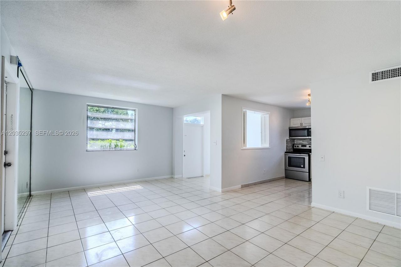 421 NE 1st St , Unit 101, Hallandale Beach, FL 33009 Photo