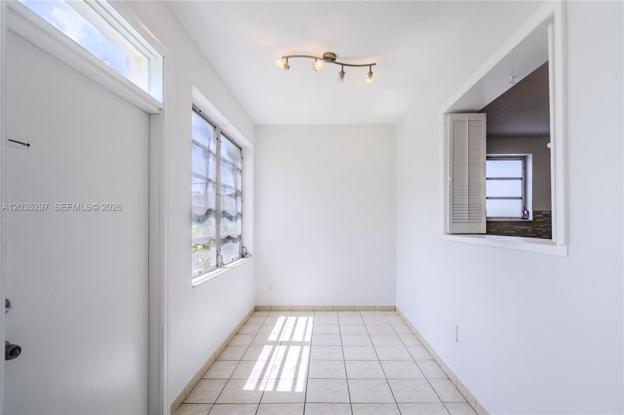 421 NE 1st St , Unit 101, Hallandale Beach, FL 33009 Photo