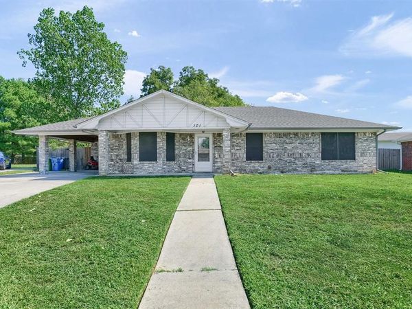 101 Sarah Court, Collinsville, TX 76233