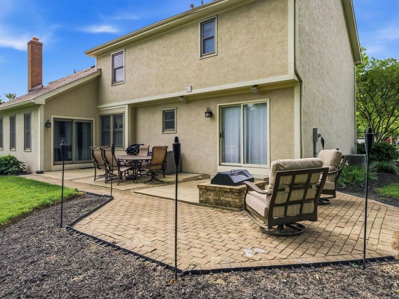 6946 Roundwood Court, Dublin, OH 43016 Photo 2