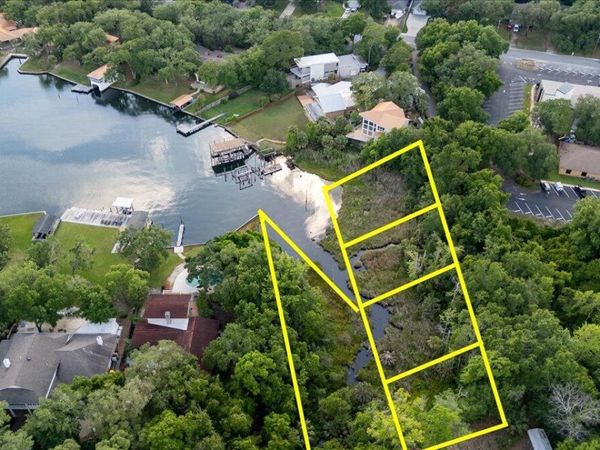 2 Petit Court, Shalimar, FL 32579