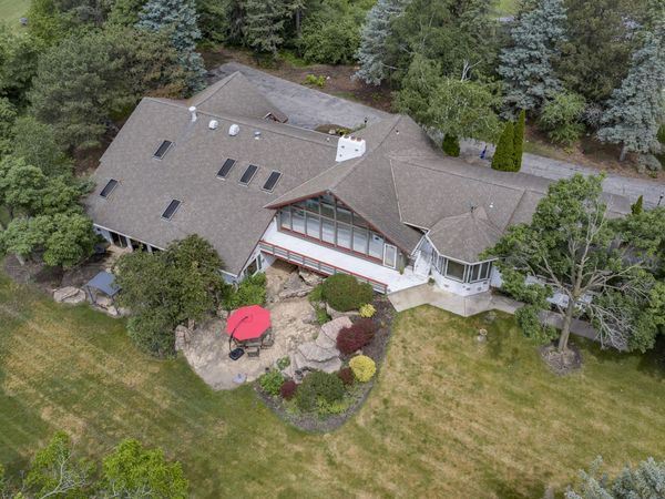 W215N5353 Ada Ct, Menomonee Falls, WI 53051