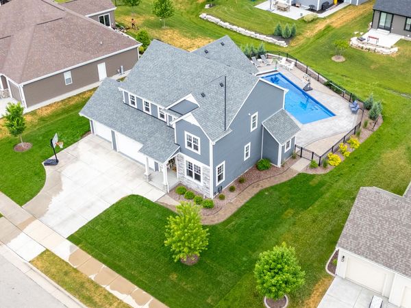 1384 Bluestem Trl, Oconomowoc, WI 53066